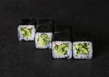 Roll with cucumber (6 pcs)