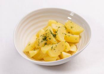 Boiled potatoes with herbs