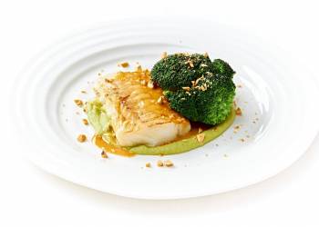 Murmansk cod confit with broccoli and fish sauce