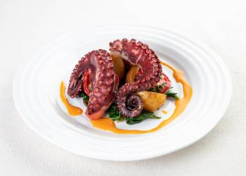Octopus with potatoes, sun-dried tomatoes and pepper sauce