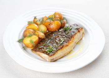 Flounder steak with young potatoes and tartar sauce
