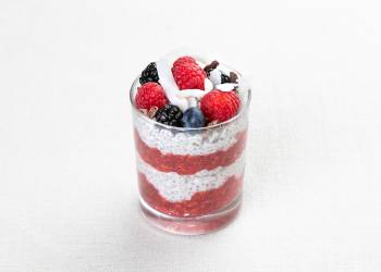 Low-carb paleo vanilla chia pudding with berries