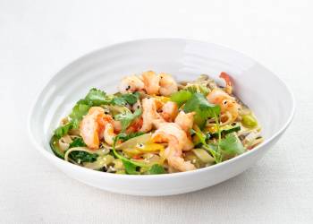 Green buckwheat fettuccine with vegetables, turmeric and shrimps