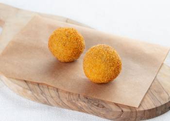 Veal croquette with olive (1 pc)