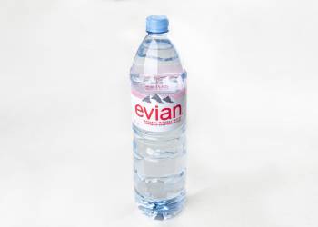 Минеральная вода 'Evian' (пластиковая упаковка) 1,5 л