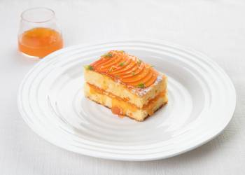 Pineapple cake with apricot jam