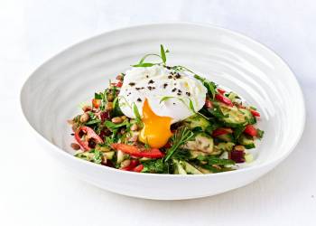 Salad with lentils, feta cheese and poached egg