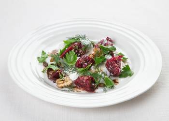 Baked beet with goat cheese