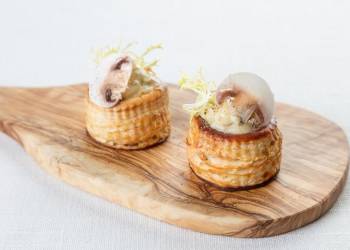 Julienne in puff pastry (1 pc)