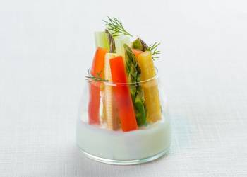 Crudités with cheese sauce