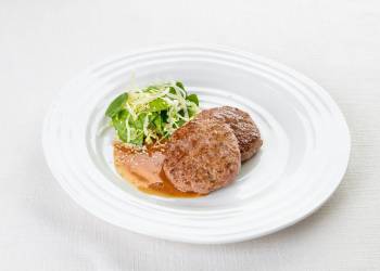 Veal cutlets with chicken sauce (2 pcs.)
