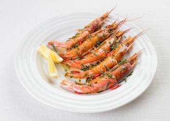 Argentine shrimp with aromatic herbs
