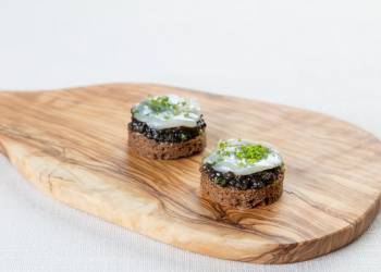 Canape with black caviar and scallop (1 pc)