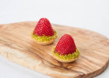 Mini tartlet with strawberries (1 pc)