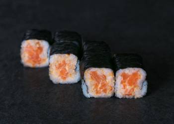 Spicy roll with salmon (6 pcs)