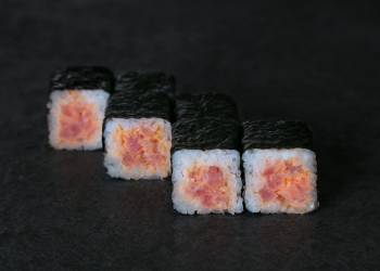 Spicy roll with tuna (6 pcs)