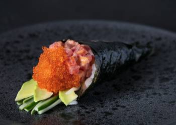 Spicy hand roll with tuna (1 pc)