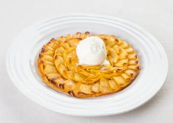 Thin apple pie