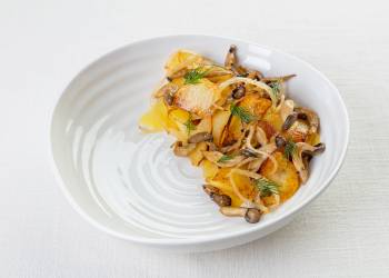 Pan-fried potatoes with mushrooms