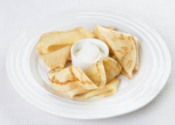 Pancakes with sour cream 
