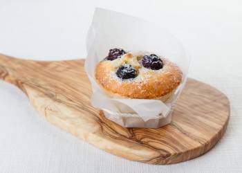 Cake with blueberries (1 pc.)