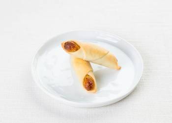 Rolls with dried apricots (2 pcs.)