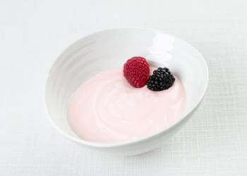 Йогурт фруктовый (1 шт)