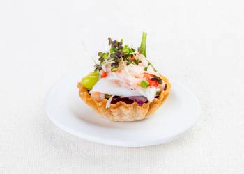 Tartlet with crab and mango aioli sauce (1 pc)