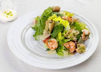 Salad 'Caesar' with shrimps