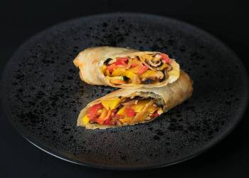 Spring roll with vegetables (2 pcs)