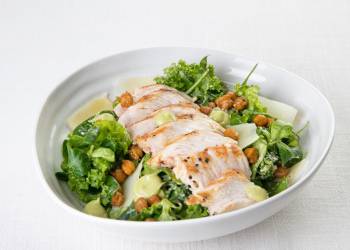 'Caesar' salad with baked chickpeas and turkey